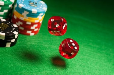 Baccarat with chat on moyang Baccarat card dealing at moyang Medusa II with live chat window visible
